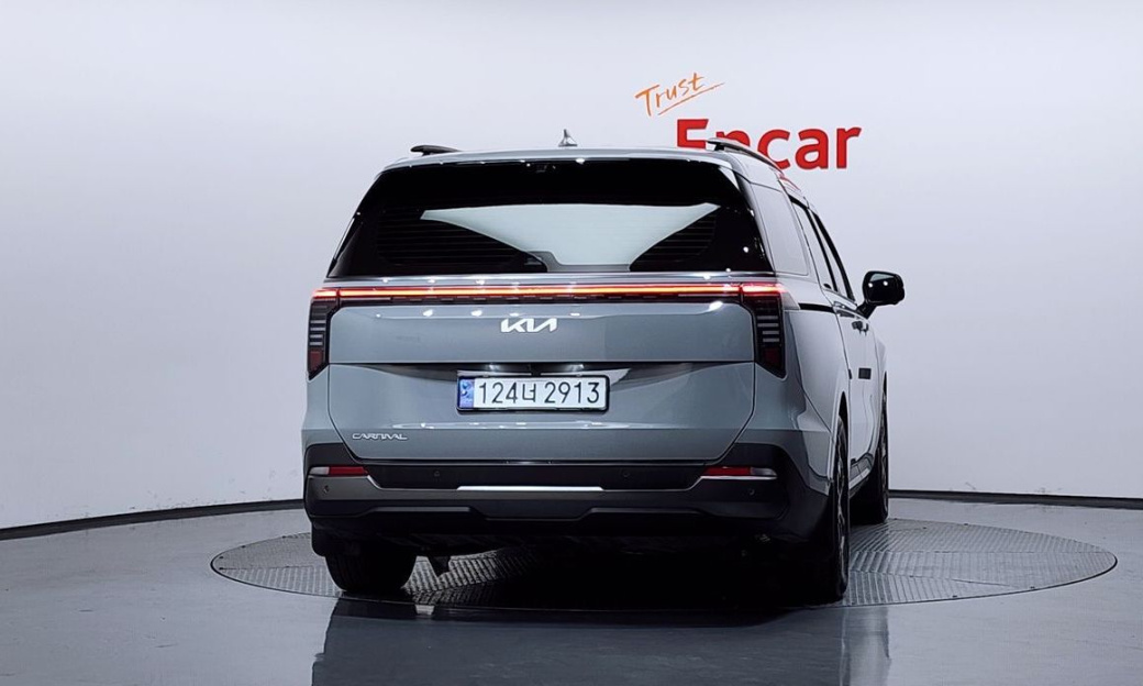 Kia Carnival 9-Seater Gravity, 2025