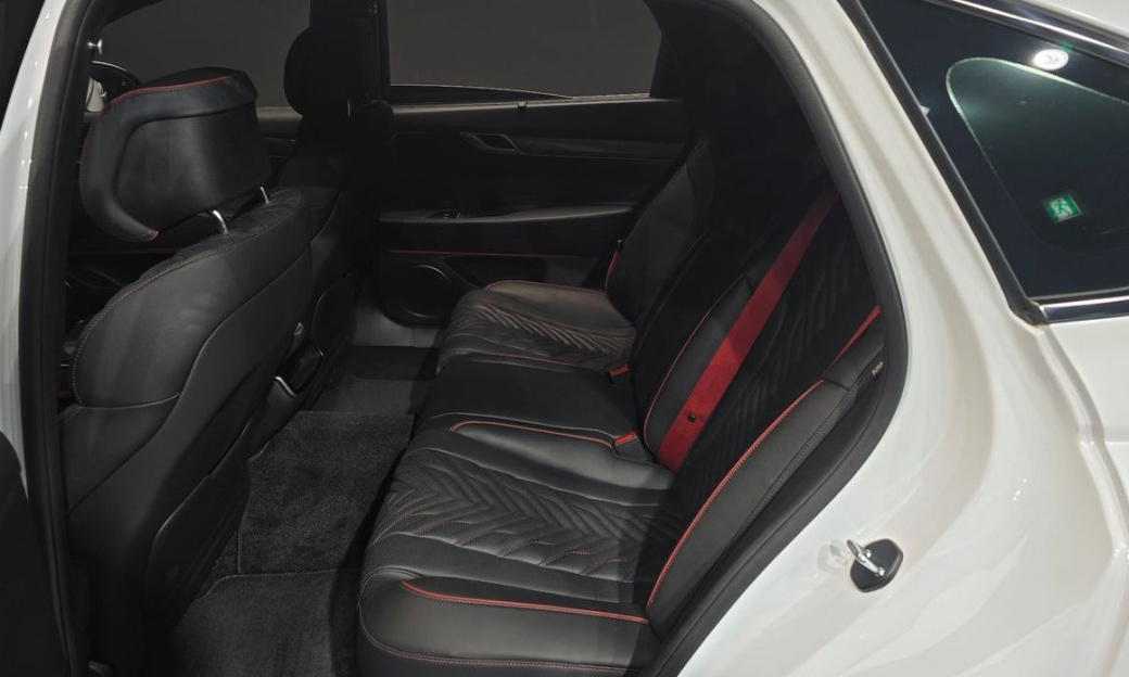 Genesis G80 Gasoline 2.5 Turbo 2WD, 2025