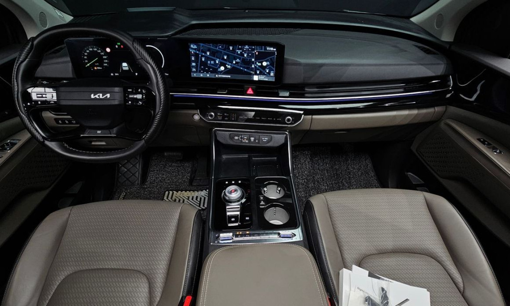 Kia Carnival 9-Seater Gravity, 2025