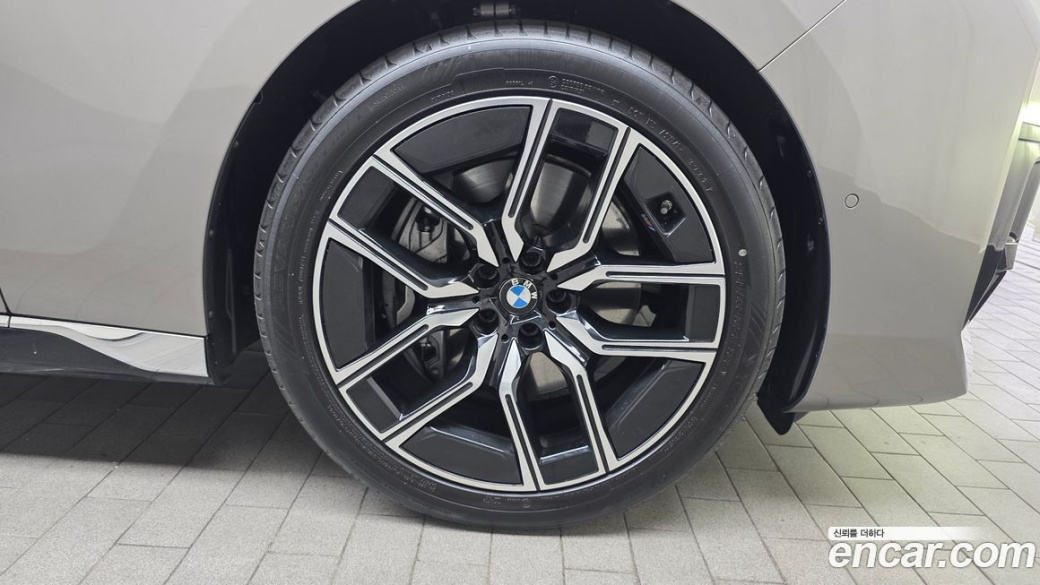 BMW 7-Series 740i xDrive M Sport, 2025