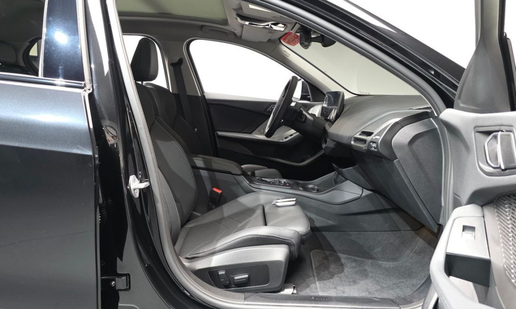 BMW 1-Series 120, 2025