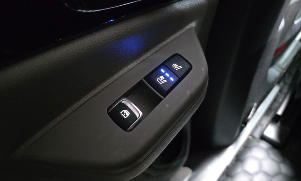 Kia Carnival 7-Seater Signature, 2024