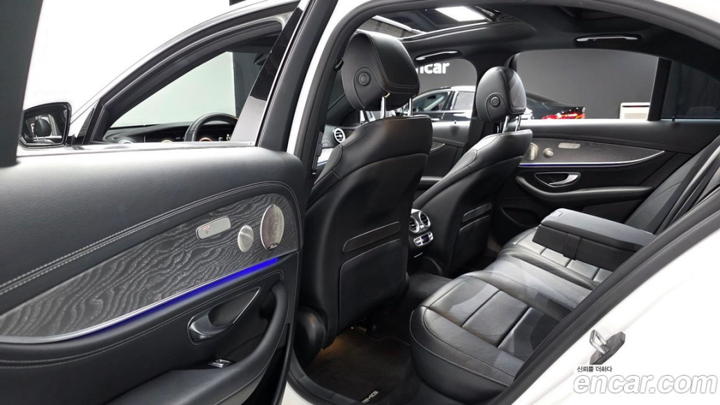 Mercedes-Benz E-Class E350 4MATIC AMG Line, 2022