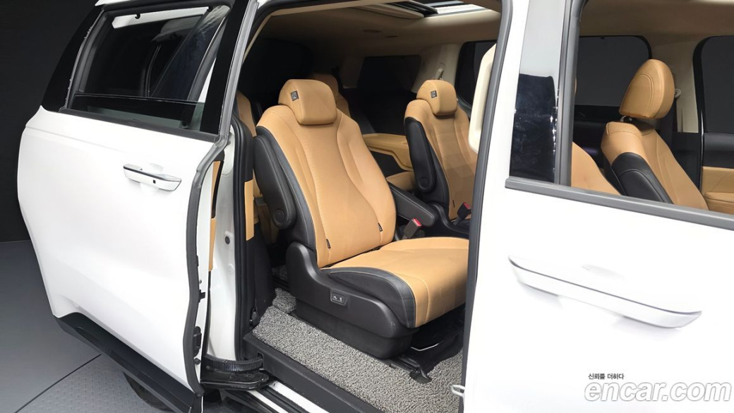 Kia Carnival 9-Seater Signature, 2023