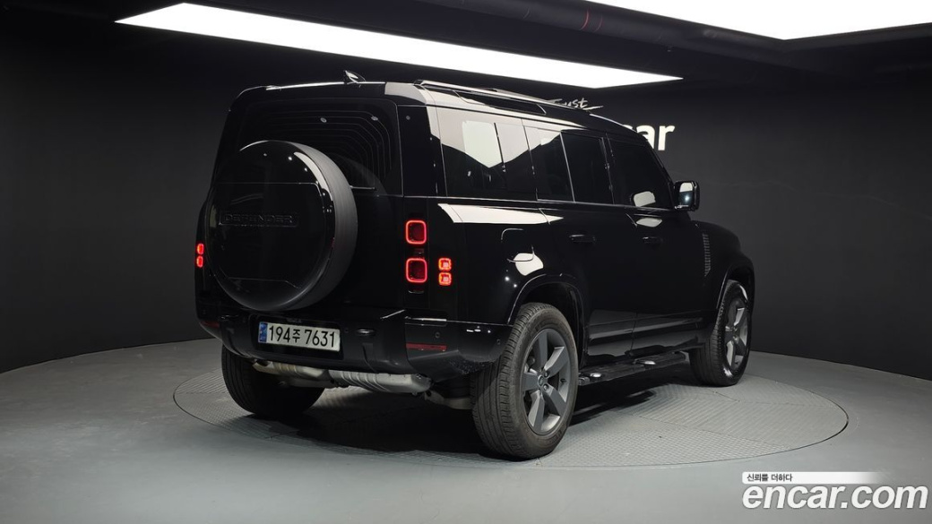 Land Rover Defender 110 D300 X-Dynamic HSE, 2025