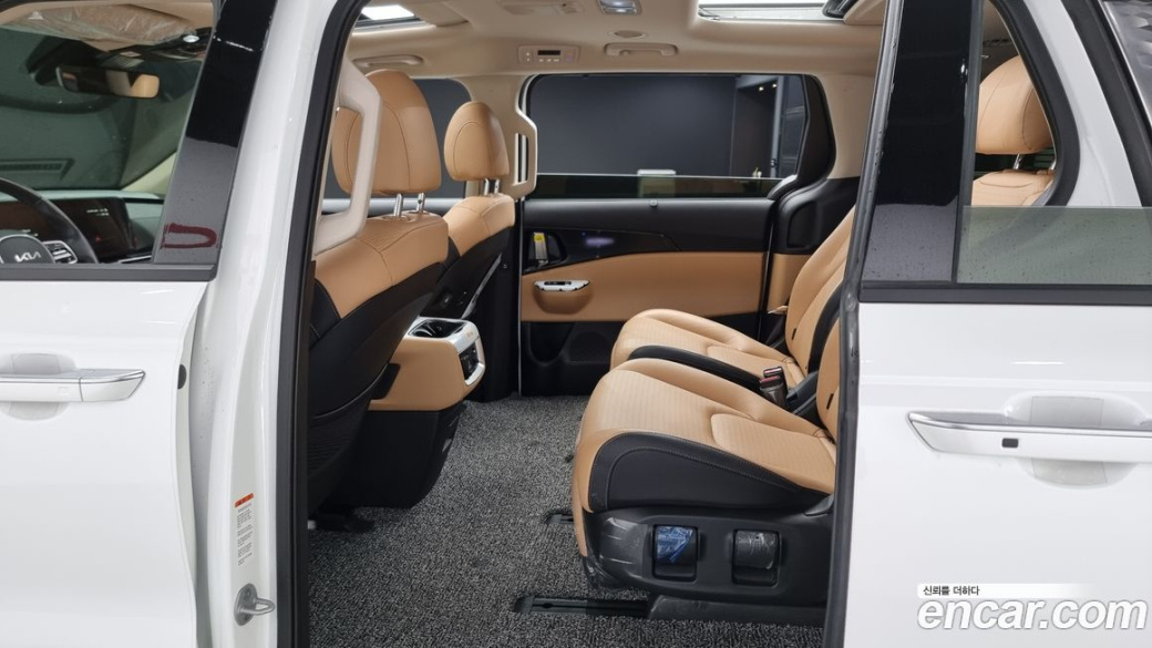Kia Carnival 7-Seater Signature, 2023