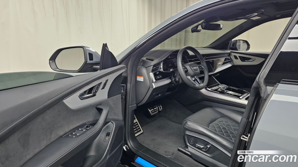 Audi Q8 55 TFSI Quattro Premium, 2023