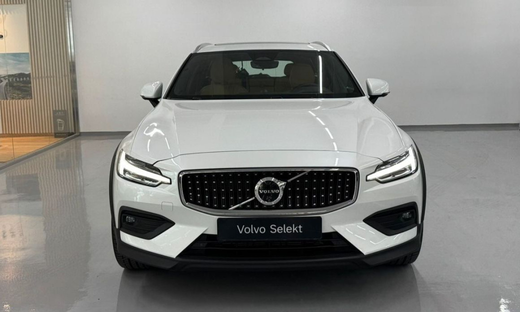 Volvo V60 B5 Ultra AWD, 2025