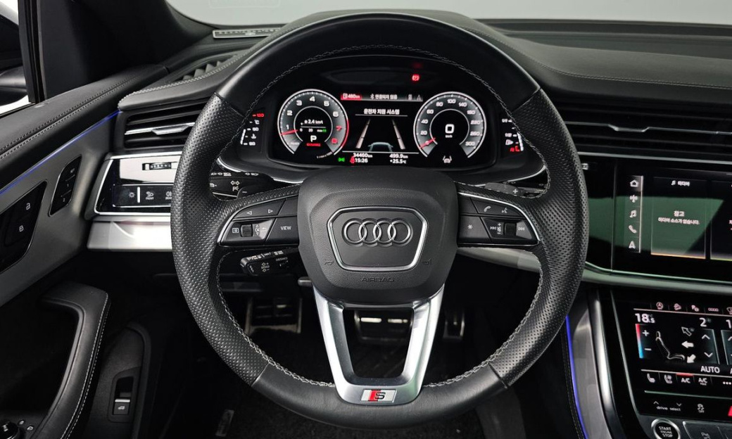 Audi Q8 55 TFSI Quattro Premium, 2022