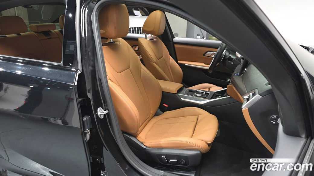 BMW 3-Series 320i M Sport, 2025