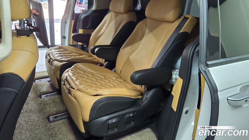 Kia Carnival 7-Seater Signature, 2023
