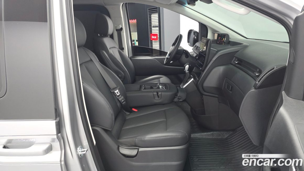 Hyundai Staria Tourer 9-Seater, 2025