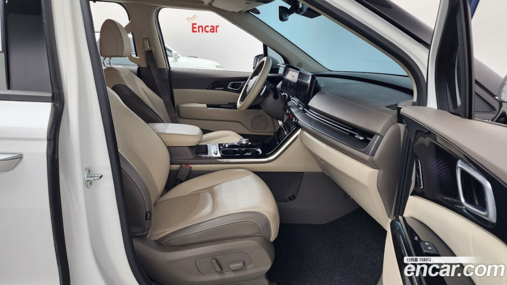 Kia Carnival 7-Seater Signature, 2022