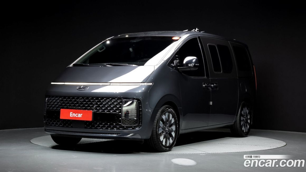Hyundai Staria Lounge 9-Seater, 2023