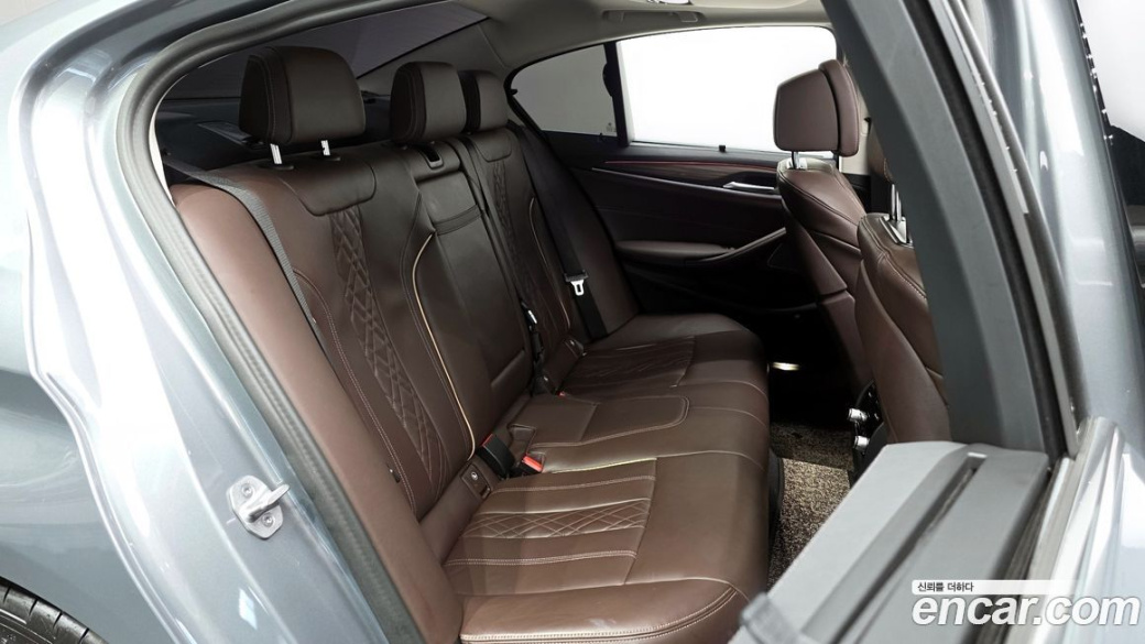 BMW 5-Series 530i xDrive Luxury, 2023