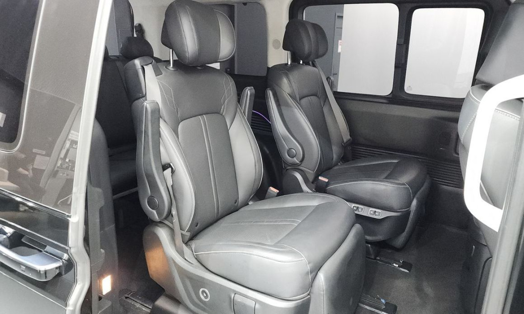 Hyundai Staria 4WD Lounge 7-Seater, 2025