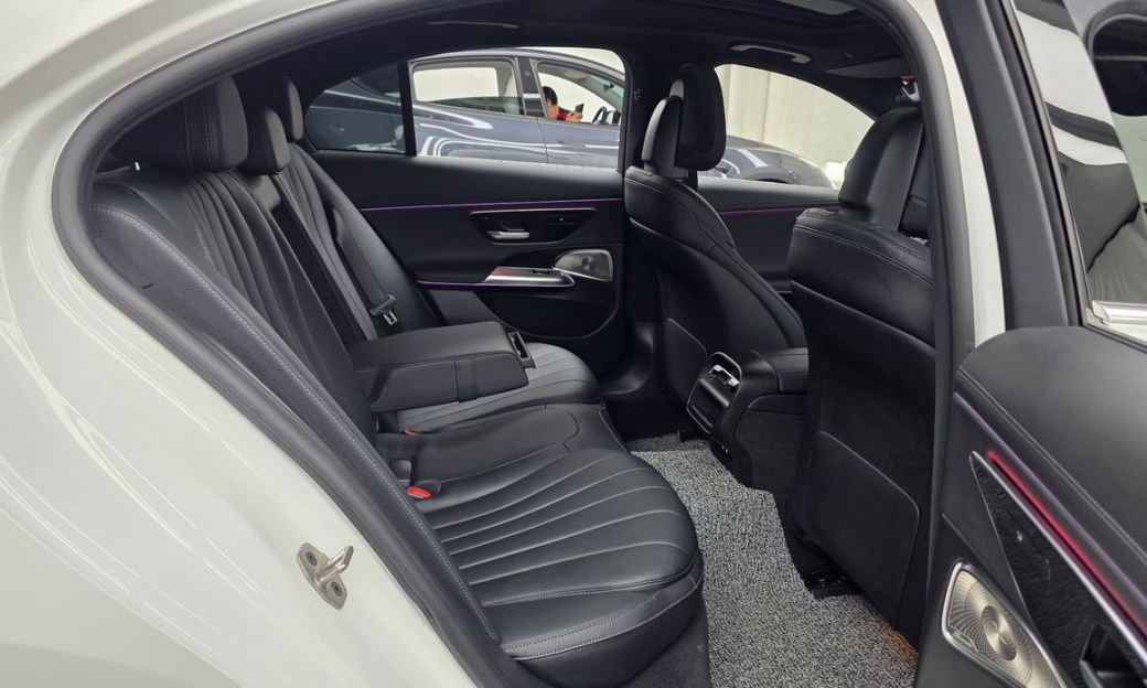 Mercedes-Benz E-Class E300 4MATIC Exclusive, 2024