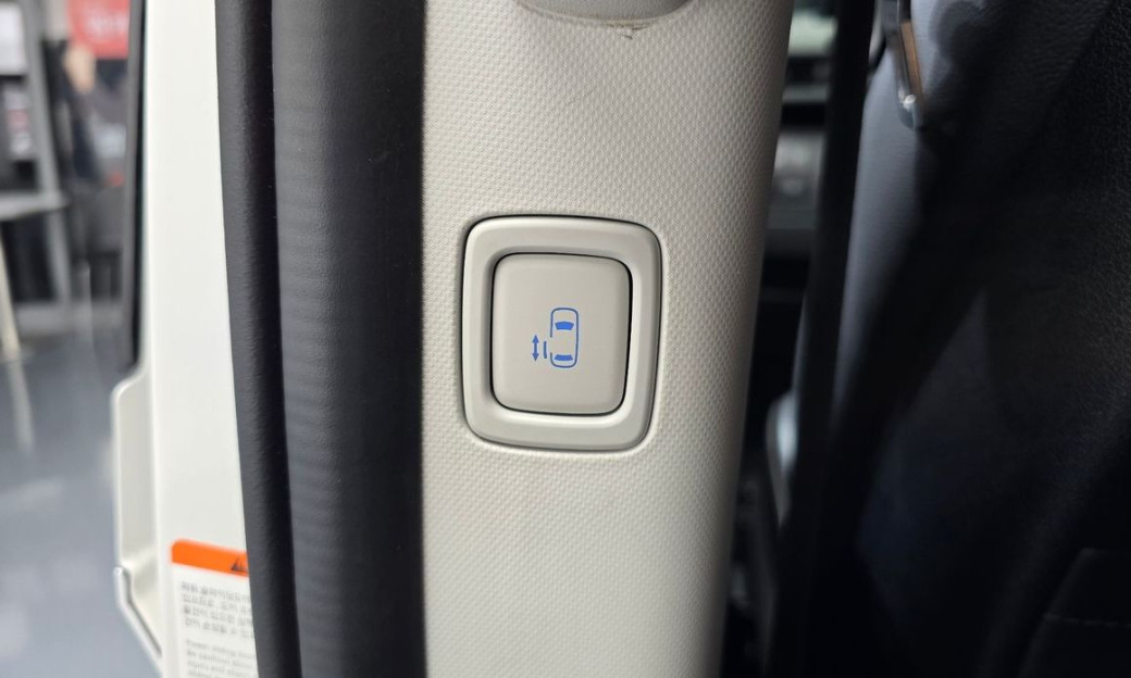 Hyundai Staria Tourer 11-Seater, 2025