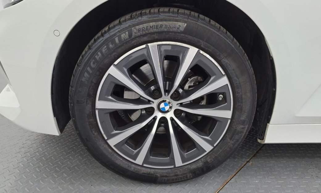 BMW 3-Series 320i, 2024