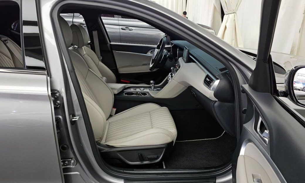 Genesis G70 Gasoline 2.0T 4WD, 2021