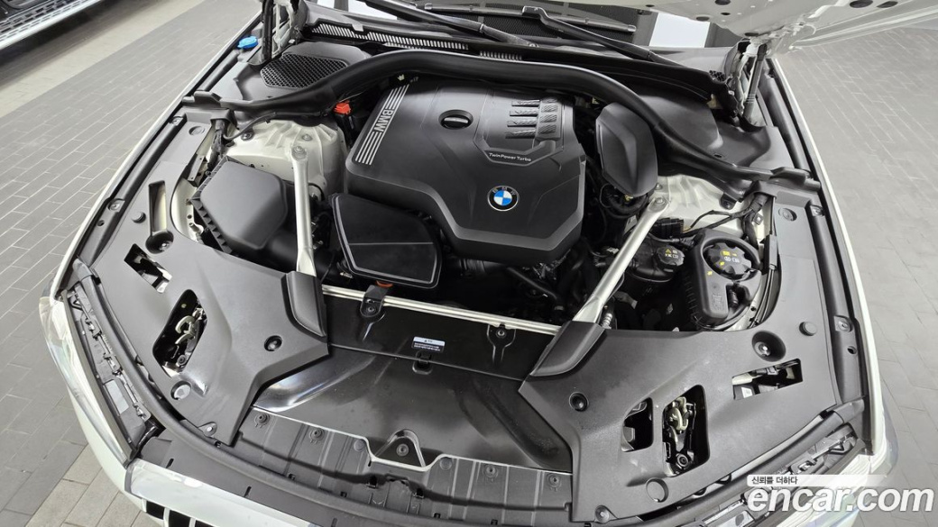 BMW 5-Series 530i Luxury, 2023