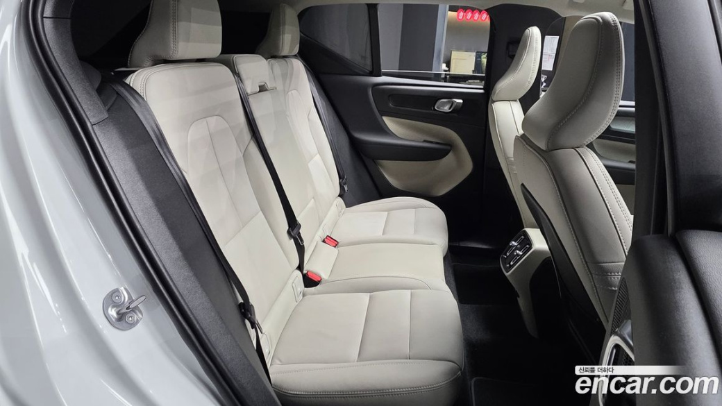 Volvo XC40 B4 Ultra Bright, 2025