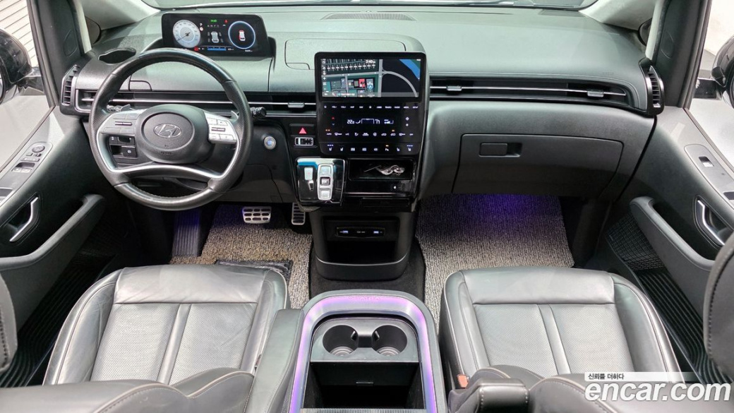 Hyundai Staria 4WD Lounge 9-Seater, 2022