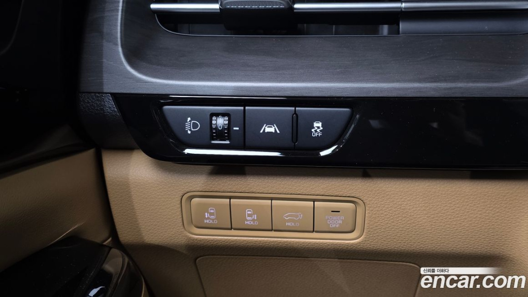 Kia Carnival 7-Seater Outdoor, 2022