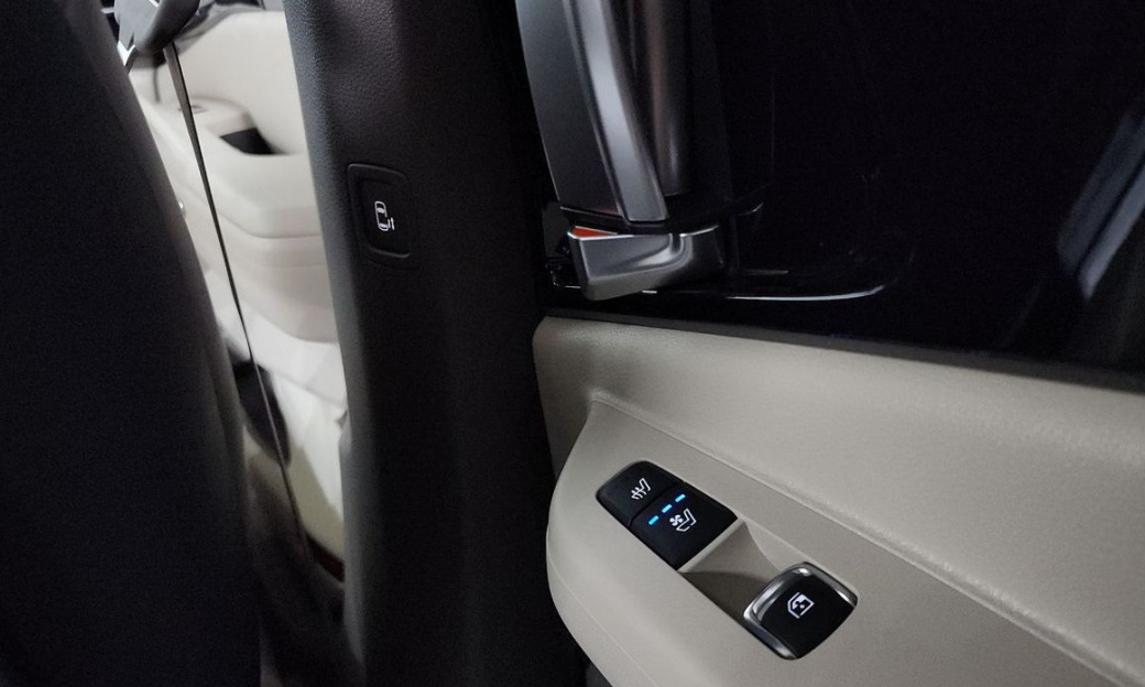 Kia Carnival 9-Seater Gravity, 2025