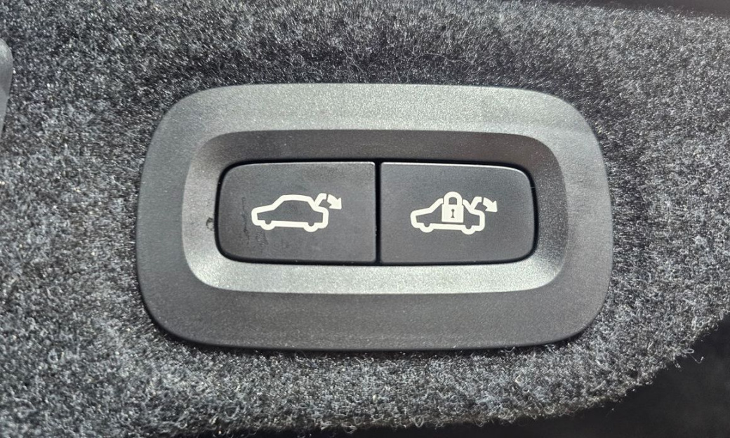 Volvo S60 B5 Ultimate Dark, 2024