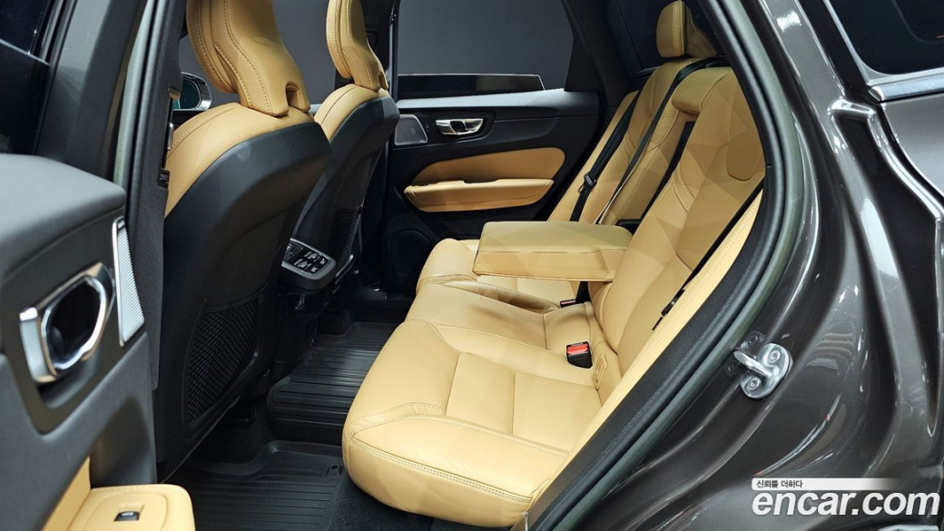 Volvo XC60 B5 Inscription, 2022