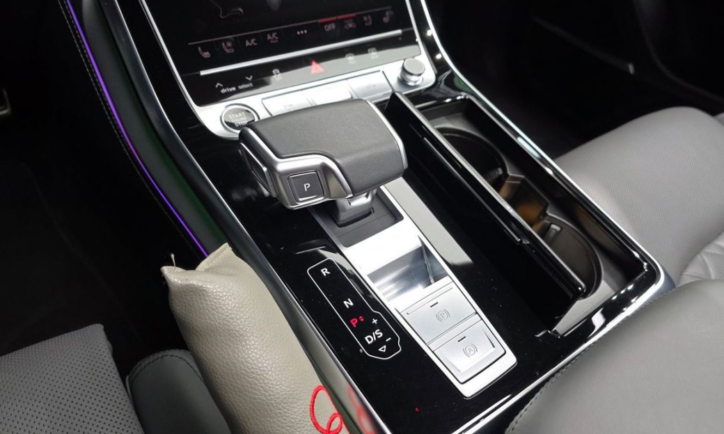 Audi Q8 55 TFSI Quattro Premium, 2022