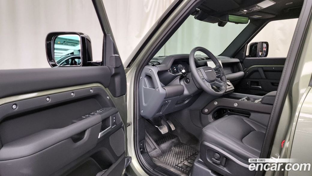 Land Rover Defender 110 D250 X-Dynamic SE, 2025