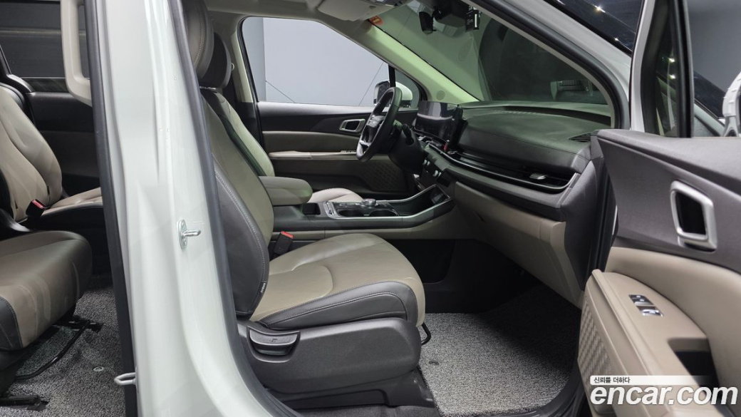 Kia Carnival 9-Seater Prestige, 2025