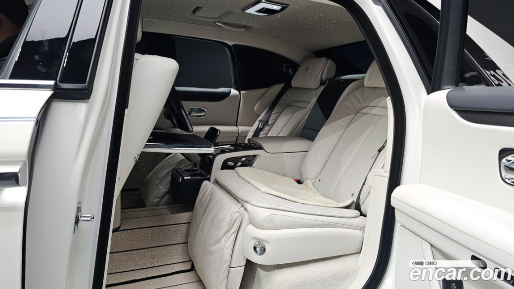 Rolls-Royce Ghost 6.7 EWB V12, 2022