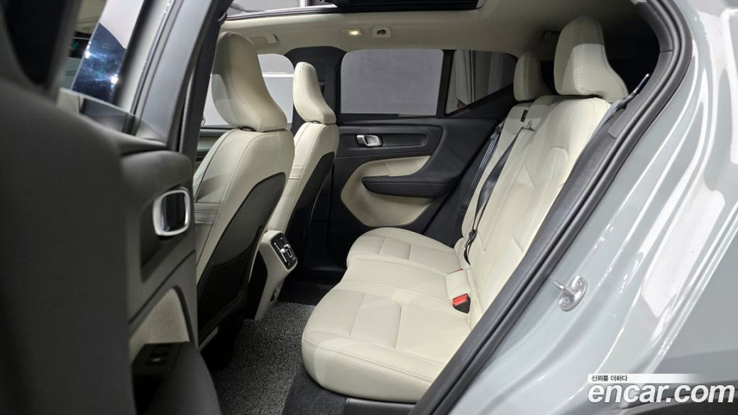 Volvo XC40 B4 Ultimate Bright, 2024