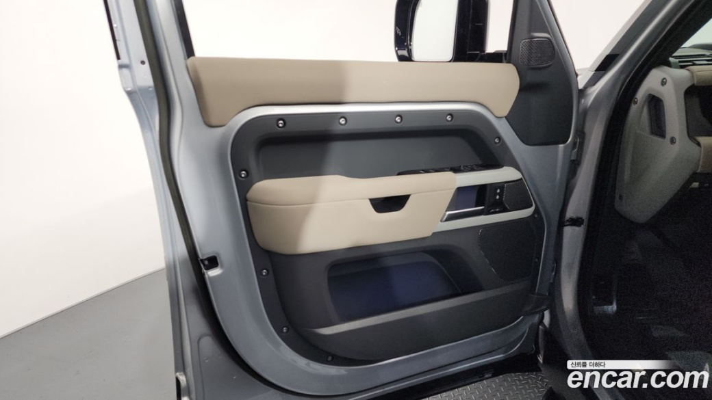 Land Rover Defender 110 P300 X-Dynamic SE, 2023