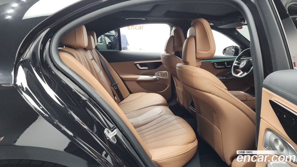 Mercedes-Benz E-Class E300 4MATIC AMG Line, 2025