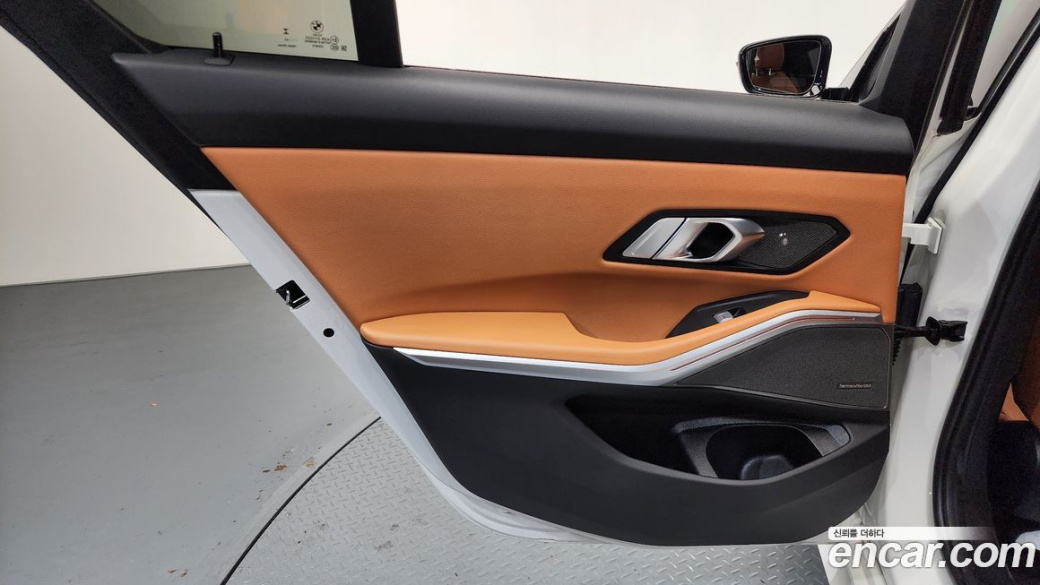 BMW 3-Series 320i M Sport, 2024