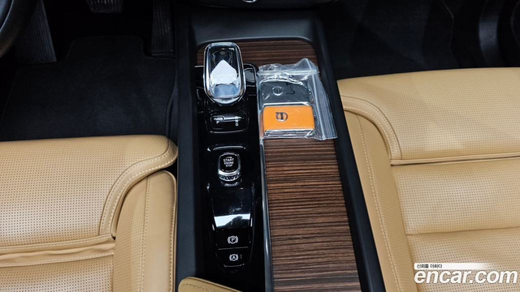 Volvo XC60 B6 Inscirtion, 2022