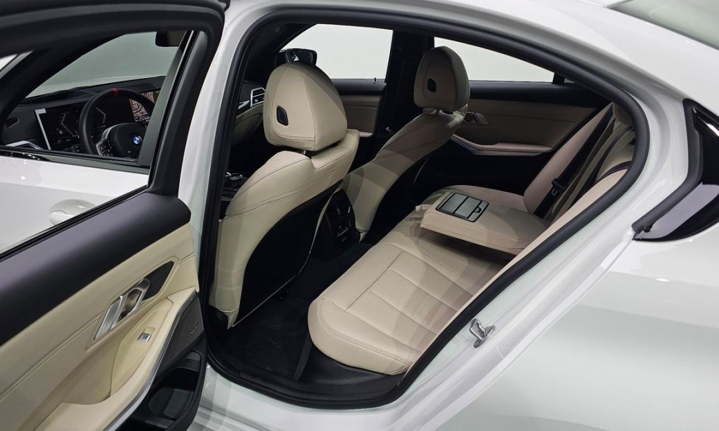 BMW 3-Series M340i Pro, 2025
