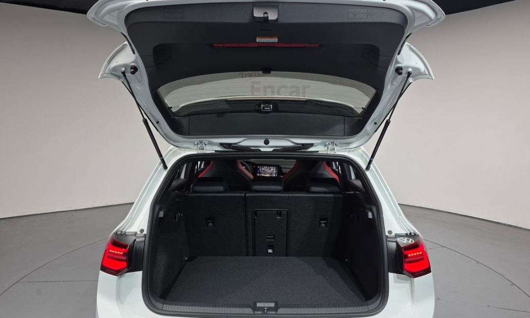 Volkswagen Golf 2.0 GTI, 2024