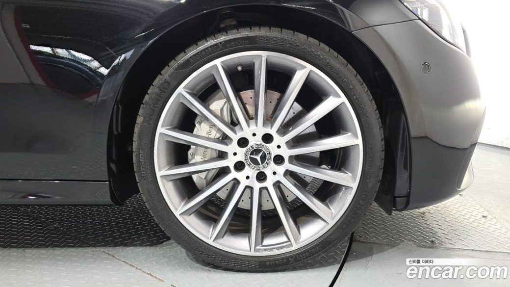 Mercedes-Benz E-Class E350 4MATIC AMG Line, 2022