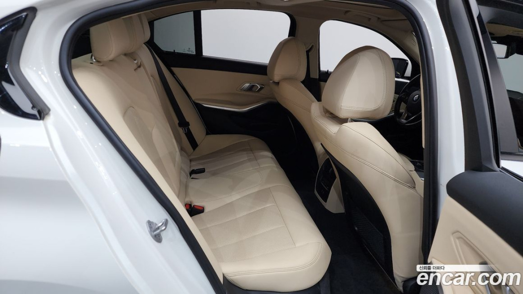 BMW 3-Series 320i, 2023