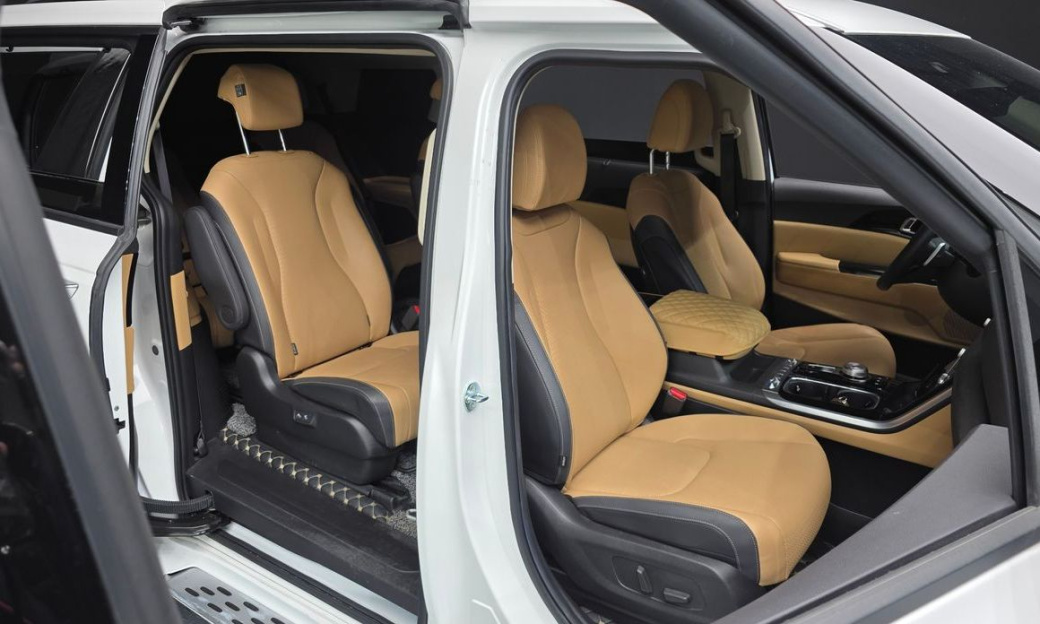 Kia Carnival 9-Seater Signature, 2023