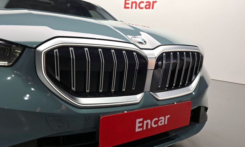 BMW 5-Series 530i xDrive, 2025