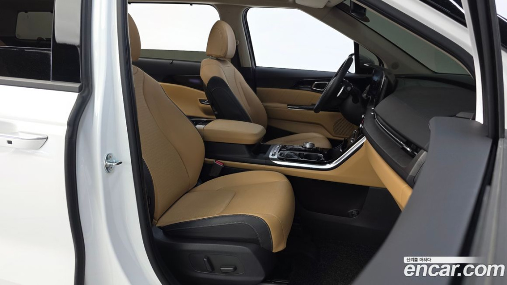 Kia Carnival 9-Seater Signature, 2023