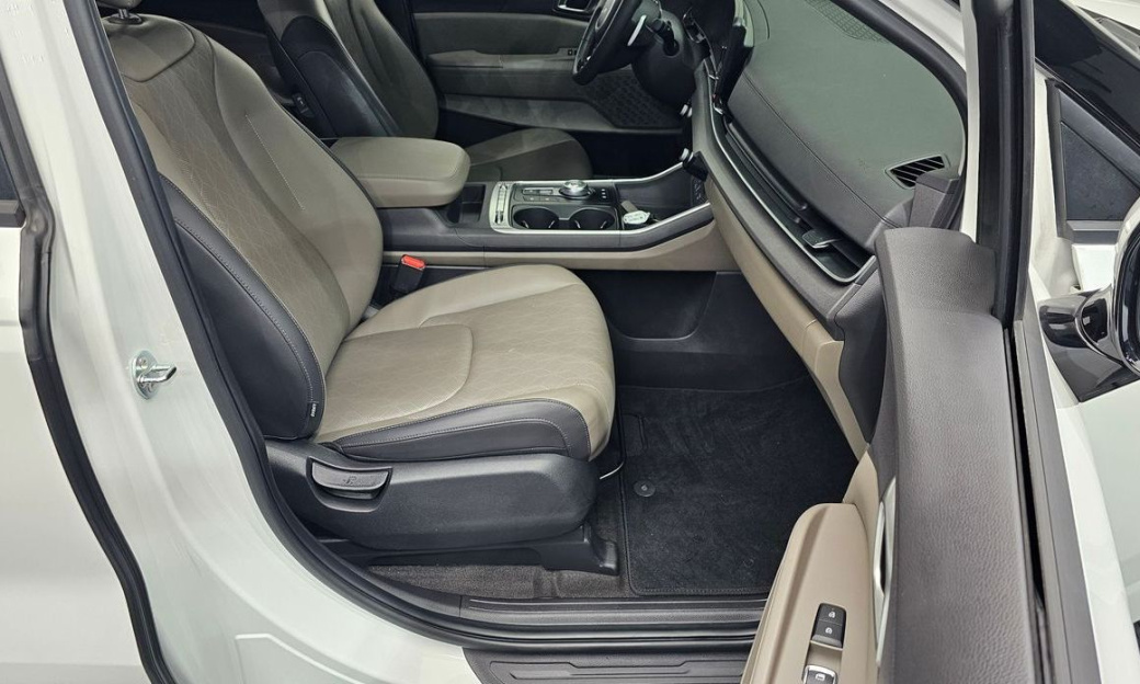 Kia Carnival 9-Seater Prestige, 2025