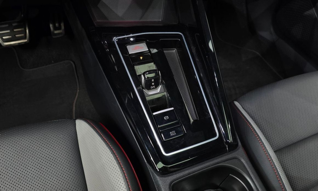 Volkswagen Golf 2.0 GTI, 2024