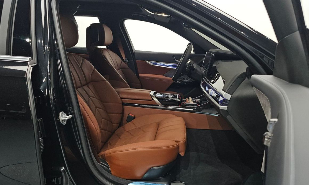 BMW 7-Series 740i xDrive M Sport, 2025